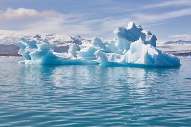 Buzdağları, göl ve karlı dağlar. Jokulsarlon, Güneydoğu bölgesi. İzlanda. 