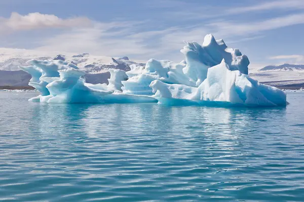Buzdağları, göl ve karlı dağlar. Jokulsarlon, Güneydoğu bölgesi. İzlanda. 