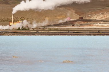 Jeotermal İzlanda endüstrisi. Yenilenebilir enerji. Bjamarbayrak bölgesi. Myvatn. İzlanda