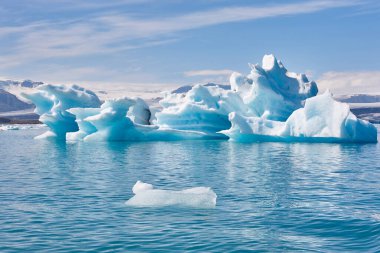 Buzdağları, göl ve karlı dağlar. Jokulsarlon, Güneydoğu bölgesi. İzlanda. 