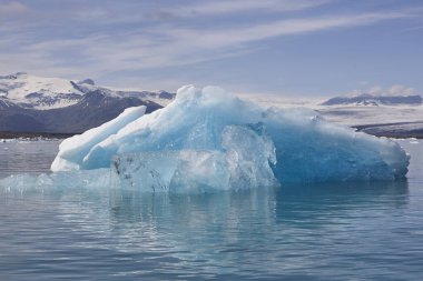 Buzdağları, göl ve karlı dağlar. Jokulsarlon, Güneydoğu bölgesi. İzlanda. 