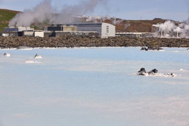Mavi göl jeotermal suları. Yeşil enerji endüstrisi. İzlanda istikameti