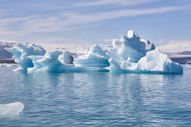 Buzdağları, göl ve karlı dağlar. Jokulsarlon, Güneydoğu bölgesi. İzlanda. 