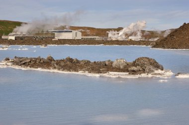 Mavi göl jeotermal suları. Yeşil enerji endüstrisi. İzlanda istikameti
