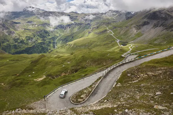 Grossglockner. Alp yılanı dağ yolu. Avusturya 'nın tarihi rotası