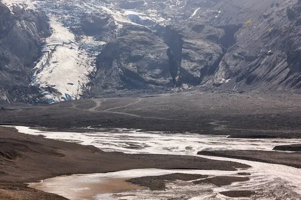 Eyjafjalajokul volkanik alanı. Buzul ve nehir. Güney İzlanda vurgusu