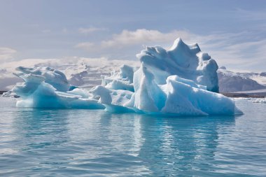 Buzdağları, göl ve karlı dağlar. Jokulsarlon, Güneydoğu bölgesi. İzlanda. 