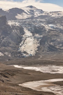 Eyjafjalajokul volkanik alanı. Buzul ve su akıntıları. Güney İzlanda