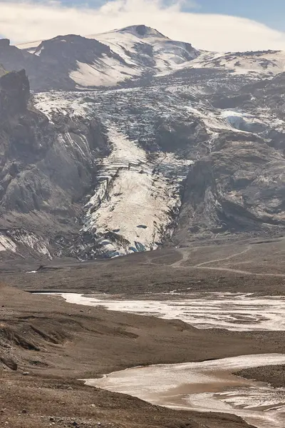 Eyjafjalajokul volkanik alanı. Buzul ve su akıntıları. Güney İzlanda