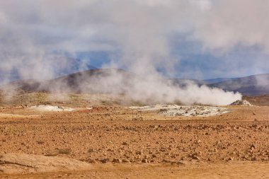 Aktif volkanik alan. Jeotermik sülfürik bacalar. Krafla. İzlanda