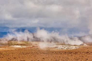 Aktif volkanik alan. Jeotermik sülfürik bacalar. Krafla. İzlanda