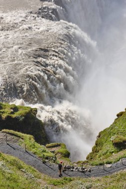 Büyük Gullfoss şelalesi. Güney bölgesi. Altın Çember rotası. İzlanda simgesi. 
