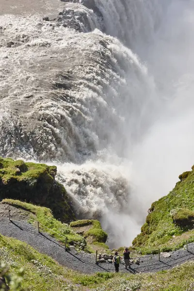 Büyük Gullfoss şelalesi. Güney bölgesi. Altın Çember rotası. İzlanda simgesi. 