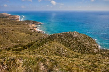 Murcia 'daki Akdeniz kıyısı. Calblanque doğal parkı ve plajı. İspanya