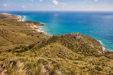 Murcia 'daki Akdeniz kıyısı. Calblanque doğal parkı ve plajı. İspanya