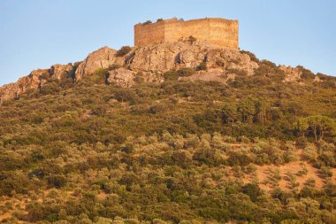 Antik taş kale Herrera del Duque, Badajoz 'u harap etti. İspanya