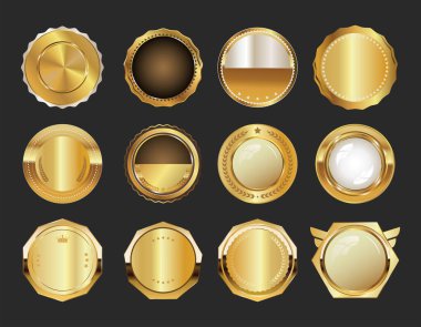 Altın Yuvarlak Rozet Ödüller ve Sertifikalar İçin Siyah Arkaplan Premium Vektör Etiketleri Ayarlandı