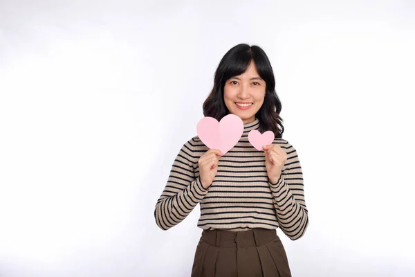 Kağıt Kalpli Güzel Bir Asyalı Kadın Güzel Genç Asyalı Bir — Stok fotoğraf