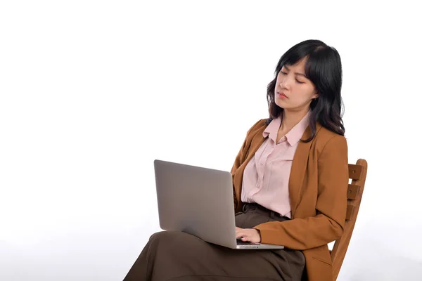 Upset Young Business Asian Woman While Her Using Laptop Sitting — Stok fotoğraf