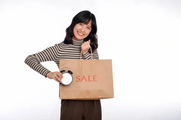 Retrato Una Joven Mujer Asiática Feliz Con Suéter Con Reloj —  Fotos de Stock