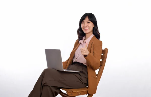 Happy Young Business Asian Woman Smiling While Her Using Laptop — Stok fotoğraf