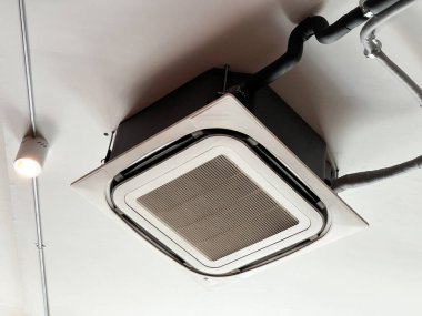 Tavana monte edilmiş kaset tipi klima.
