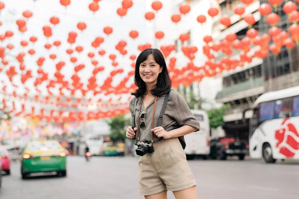 Young Asian Woman Backpack Traveler Enjoying China Town Bangkok Thailand — Stock Photo, Image