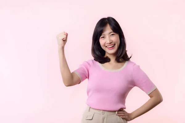 Retrato Jovem Bela Mulher Asiática Sorriso Feliz Com Punho Acima — Fotografia de Stock