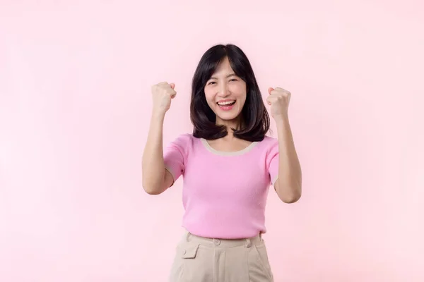 Retrato Jovem Bela Mulher Asiática Sorriso Feliz Com Punho Acima — Fotografia de Stock