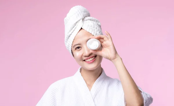 Asiatische Junge Frau Die Gesichtspflege Gesichtscreme Kosmetische Feuchtigkeitscreme Auf Gesunde — Stockfoto