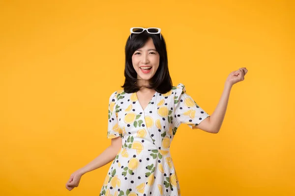 Porträt Junge Fröhliche Asiatische Frau Glücklich Lächeln Dressing Frühling Weiblichen — Stockfoto