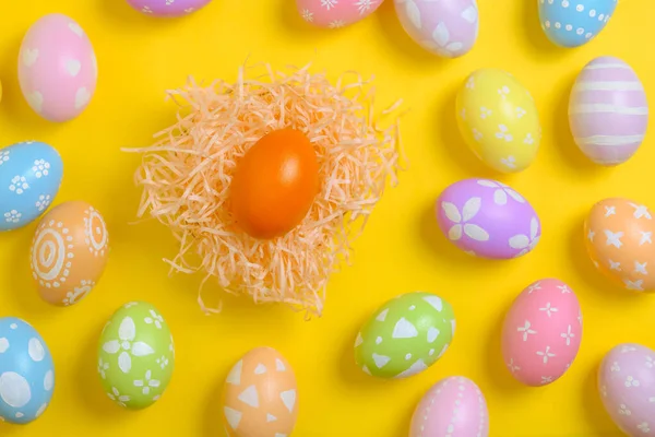Happy Easter Celebration Holiday Colourful Pastel Painted Eggs Wicker Basket — Stock Photo, Image