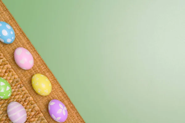 Wesołych Świąt Wielkanocnych Pozdrowienia Koncepcja Karty Kolorowe Pisanki Wiosenne Kwiaty — Zdjęcie stockowe