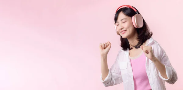Lach Aziatisch Mooi Model Persoon Muziek Lied Luisteren Genieten Van — Stockfoto