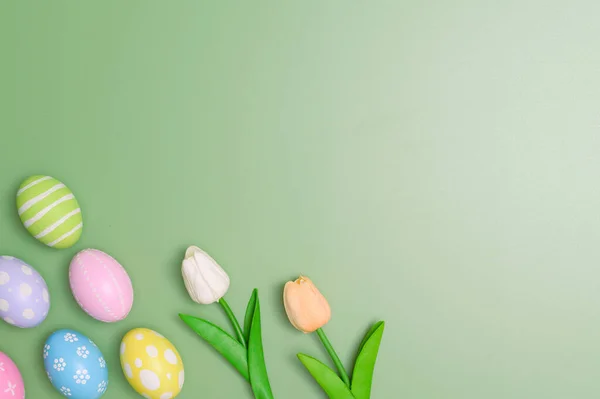 Святом Великодня Концепція Вітальних Листівок Барвисті Великодні Яйця Весняні Квіти — стокове фото