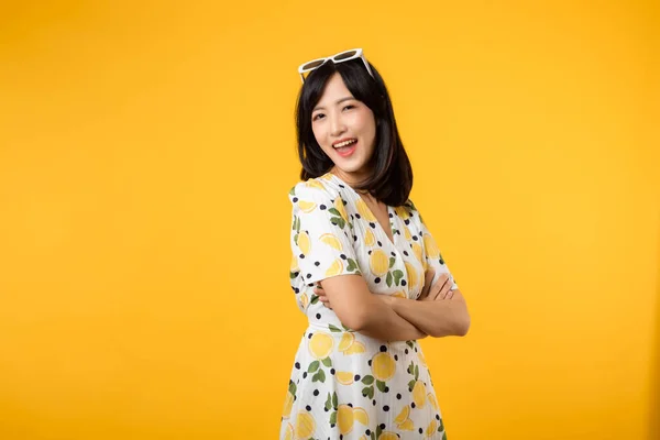 Retrato Jovem Alegre Asiático Mulher Feliz Sorriso Vestir Primavera Estilo — Fotografia de Stock