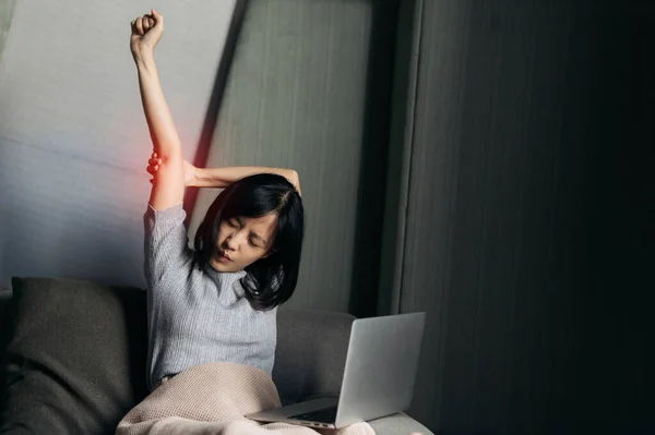 Asian Woman Has Shoulder Pain While Working Laptop Home People — Stock Photo, Image