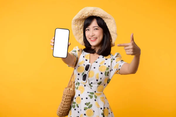 Portret Szczęśliwy Azjatycki Młoda Kobieta Mody Sukienka Wiosna Pokazując Pusty — Zdjęcie stockowe
