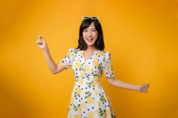 Retrato Jovem Alegre Asiático Mulher Feliz Sorriso Vestir Primavera Estilo — Fotografia de Stock