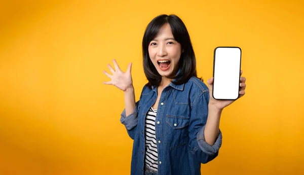 Porträt Schöne Asiatische Junge Frau Glücklich Lächeln Gekleidet Jeansjacke Zeigt — Stockfoto