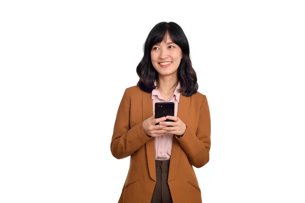 Pessoas Conceito Tecnologia Sorrindo Menina Asiática Usando Smartphone Mensagens Texto — Fotografia de Stock
