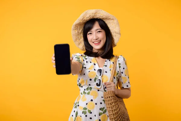 Portrait Glückliche Asiatische Junge Frau Mit Frühlingsmode Kleid Zeigt Leere — Stockfoto