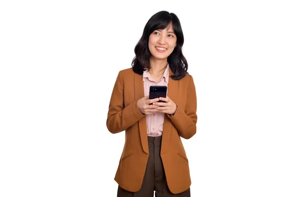 Pessoas Conceito Tecnologia Sorrindo Menina Asiática Usando Smartphone Mensagens Texto — Fotografia de Stock