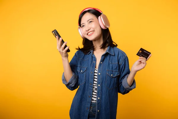 Porträtt Asiatisk Ung Kvinna Med Glad Framgång Leende Bär Denim — Stockfoto