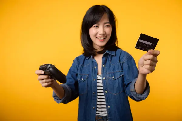 Portret Aziatische Jonge Vrouw Met Gelukkig Succes Glimlach Dragen Denim — Stockfoto