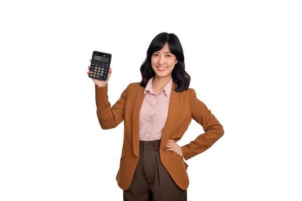 Mulher Asiática Jovem Segurando Calculadora Fundo Branco Conta Negócios Conceito — Fotografia de Stock
