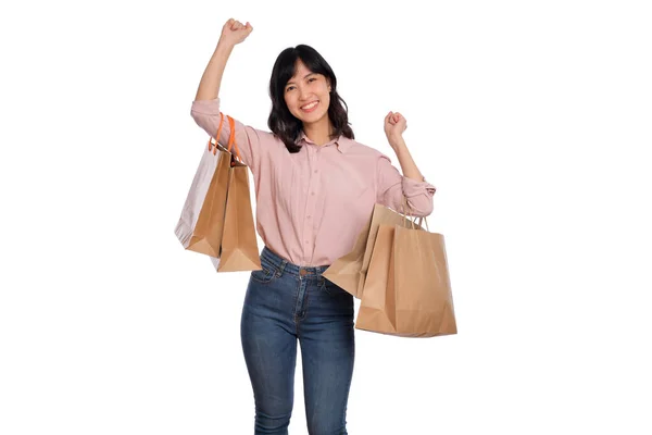 Jovem Mulher Asiática Feliz Com Camisa Casual Jeans Jeans Segurando — Fotografia de Stock