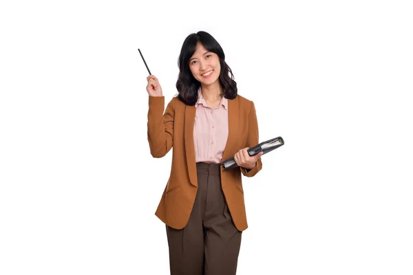 Feliz Jovem Asiático Negócios Mulher Segurando Lápis Notebook Isolado Branco — Fotografia de Stock