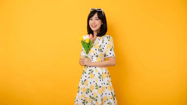 Estúdio Retrato Bonito Jovem Asiático Mulher Feliz Sorriso Vestir Primavera — Fotografia de Stock