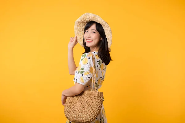 Retrato Atraente Feliz Jovem Asiático Mulher Com Moderno Primavera Vestido — Fotografia de Stock
